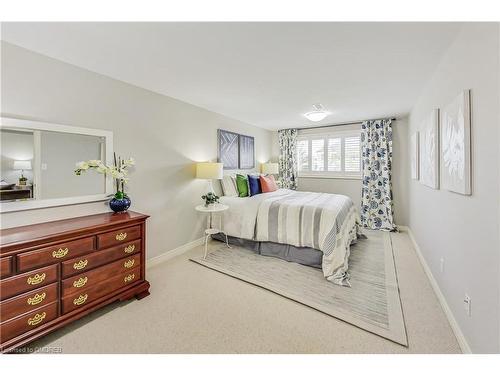 27-47 Main Street N, Hamilton, ON - Indoor Photo Showing Bedroom