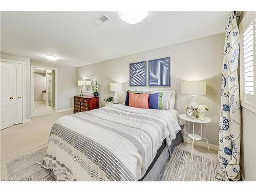 27-47 Main Street N, Hamilton, ON - Indoor Photo Showing Bedroom