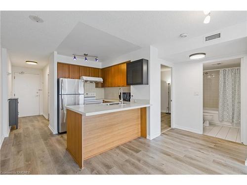 1601-36 Lee Centre Drive, Scarborough, ON - Indoor Photo Showing Kitchen