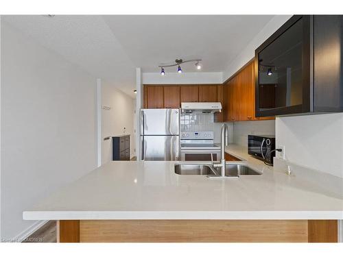 1601-36 Lee Centre Drive, Scarborough, ON - Indoor Photo Showing Kitchen With Double Sink