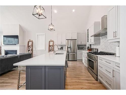 172 Courtland Street, The Blue Mountains, ON - Indoor Photo Showing Kitchen With Upgraded Kitchen