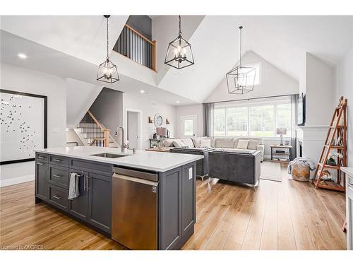 172 Courtland Street, The Blue Mountains, ON - Indoor Photo Showing Kitchen With Upgraded Kitchen