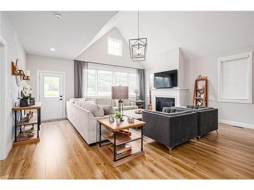 172 Courtland Street, The Blue Mountains, ON - Indoor Photo Showing Living Room With Fireplace