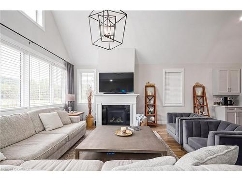 172 Courtland Street, The Blue Mountains, ON - Indoor Photo Showing Living Room With Fireplace