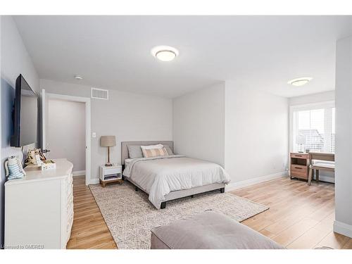 172 Courtland Street, The Blue Mountains, ON - Indoor Photo Showing Bedroom