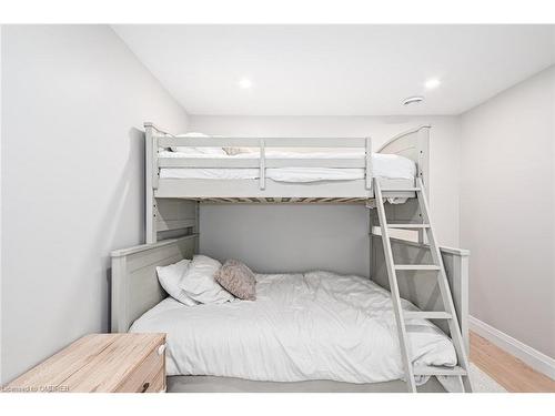 172 Courtland Street, The Blue Mountains, ON - Indoor Photo Showing Bedroom