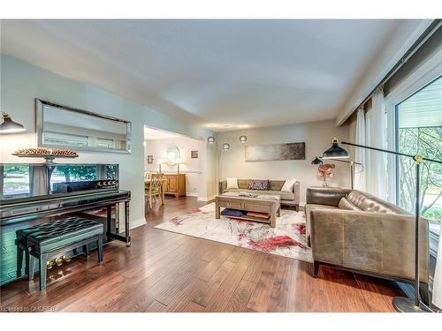 1460 Caulder Drive, Oakville, ON - Indoor Photo Showing Living Room