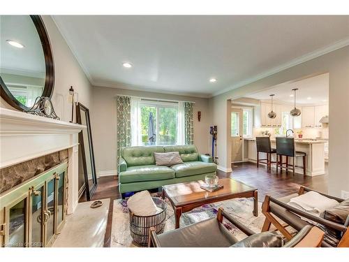 1460 Caulder Drive, Oakville, ON - Indoor Photo Showing Living Room