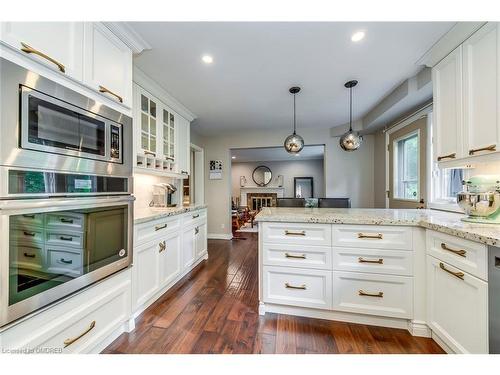 1460 Caulder Drive, Oakville, ON - Indoor Photo Showing Kitchen With Upgraded Kitchen