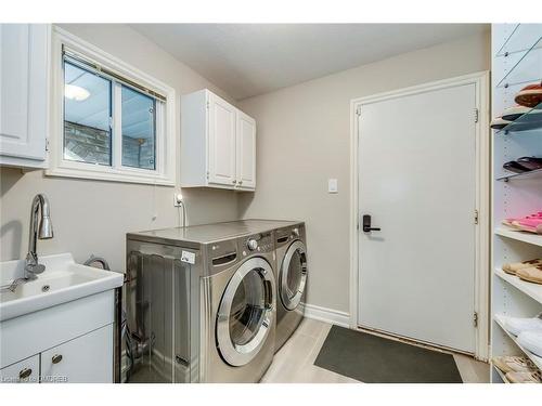 1460 Caulder Drive, Oakville, ON - Indoor Photo Showing Laundry Room