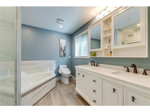 1460 Caulder Drive, Oakville, ON - Indoor Photo Showing Bathroom