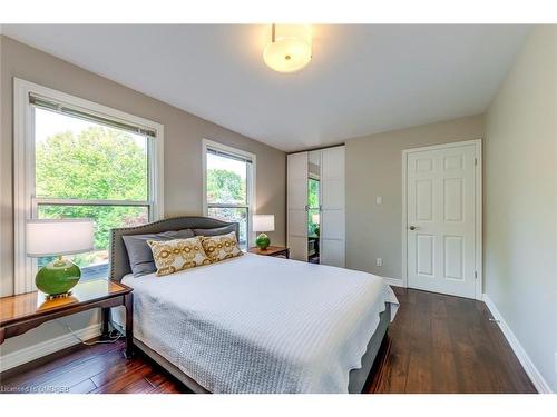 1460 Caulder Drive, Oakville, ON - Indoor Photo Showing Bedroom