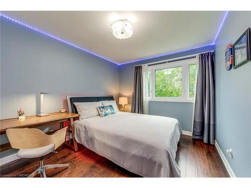 1460 Caulder Drive, Oakville, ON - Indoor Photo Showing Bedroom