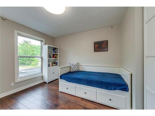 1460 Caulder Drive, Oakville, ON - Indoor Photo Showing Bedroom