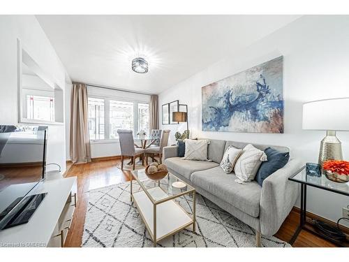 1089 Meredith Avenue, Mississauga, ON - Indoor Photo Showing Living Room