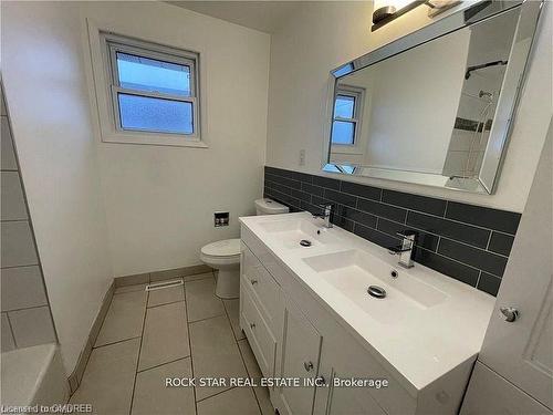 Upper-82 Deere Street, Welland, ON - Indoor Photo Showing Bathroom