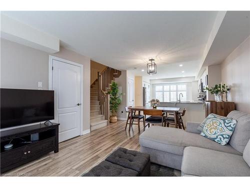 156-156 Watson Parkway North N, Guelph, ON - Indoor Photo Showing Living Room