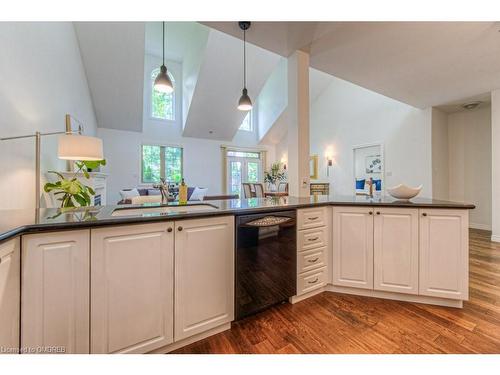 14-2141 Caroline Street, Burlington, ON - Indoor Photo Showing Kitchen