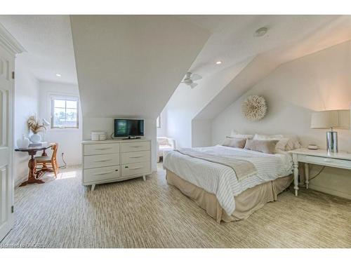 14-2141 Caroline Street, Burlington, ON - Indoor Photo Showing Bedroom