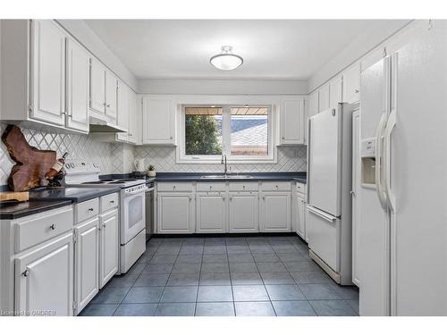 2254 Yates Court, Oakville, ON - Indoor Photo Showing Kitchen