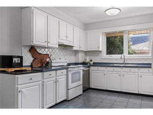 2254 Yates Court, Oakville, ON - Indoor Photo Showing Kitchen