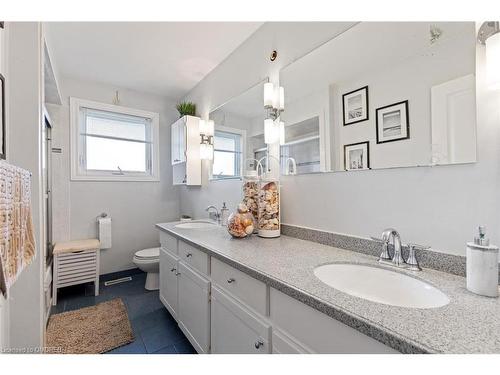 2254 Yates Court, Oakville, ON - Indoor Photo Showing Bathroom