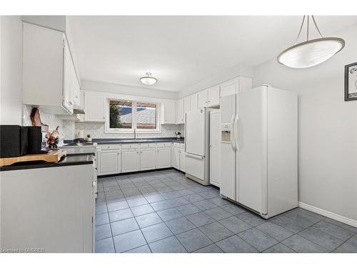 2254 Yates Court, Oakville, ON - Indoor Photo Showing Kitchen