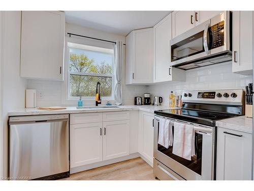 26-17 Collier Street, St. Catharines, ON - Indoor Photo Showing Kitchen With Upgraded Kitchen