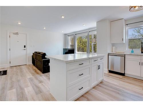 26-17 Collier Street, St. Catharines, ON - Indoor Photo Showing Kitchen