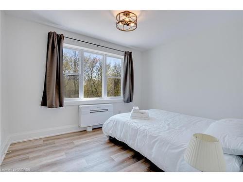 26-17 Collier Street, St. Catharines, ON - Indoor Photo Showing Bedroom