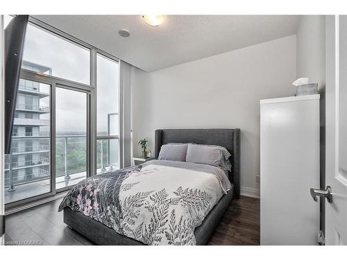 1910-55 Speers Road, Oakville, ON - Indoor Photo Showing Bedroom