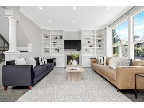 1260 Pepperbush Place, Oakville, ON - Indoor Photo Showing Living Room