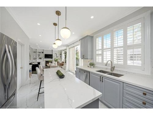 1260 Pepperbush Place, Oakville, ON - Indoor Photo Showing Kitchen With Double Sink With Upgraded Kitchen