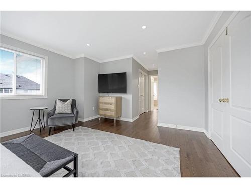 1260 Pepperbush Place, Oakville, ON - Indoor Photo Showing Living Room