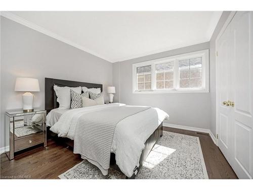 1260 Pepperbush Place, Oakville, ON - Indoor Photo Showing Bedroom