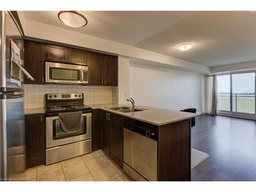 611-1070 Sheppard Avenue W, Toronto, ON - Indoor Photo Showing Kitchen With Double Sink