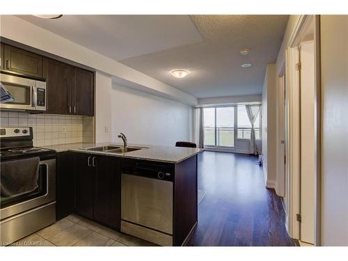 611-1070 Sheppard Avenue W, Toronto, ON - Indoor Photo Showing Kitchen With Double Sink