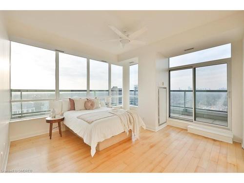 2201-1 Hurontario Street, Mississauga, ON - Indoor Photo Showing Bedroom