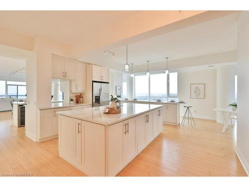 2201-1 Hurontario Street, Mississauga, ON - Indoor Photo Showing Kitchen With Upgraded Kitchen