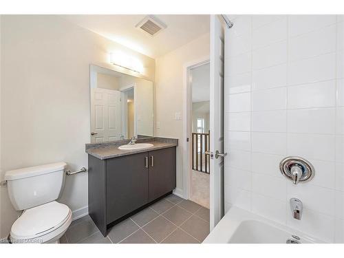 224 Eastbridge Avenue, Welland, ON - Indoor Photo Showing Bathroom