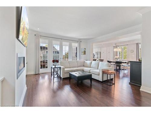 139 Wilson Street, Oakville, ON - Indoor Photo Showing Living Room