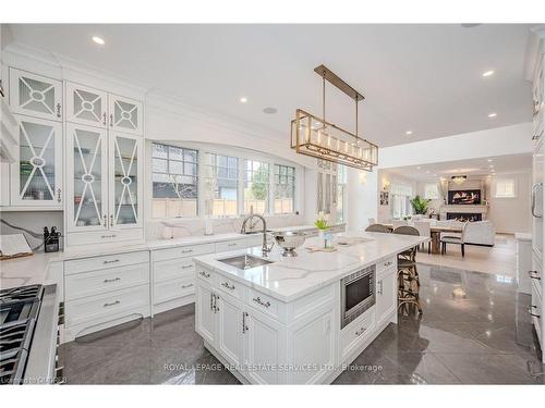 1257 Lakeshore Road Road W, Oakville, ON - Indoor Photo Showing Kitchen With Upgraded Kitchen