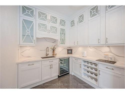 1257 Lakeshore Road Road W, Oakville, ON - Indoor Photo Showing Kitchen