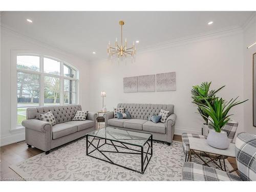 1257 Lakeshore Road Road W, Oakville, ON - Indoor Photo Showing Living Room