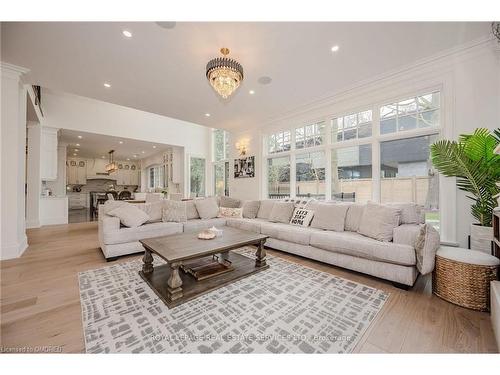 1257 Lakeshore Road Road W, Oakville, ON - Indoor Photo Showing Living Room