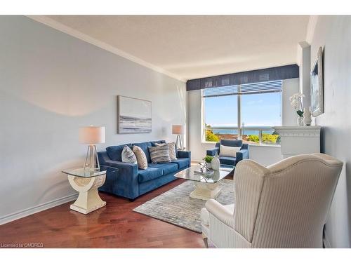 2514-100 Burloak Drive, Burlington, ON - Indoor Photo Showing Living Room