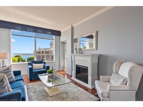 2514-100 Burloak Drive, Burlington, ON - Indoor Photo Showing Living Room With Fireplace