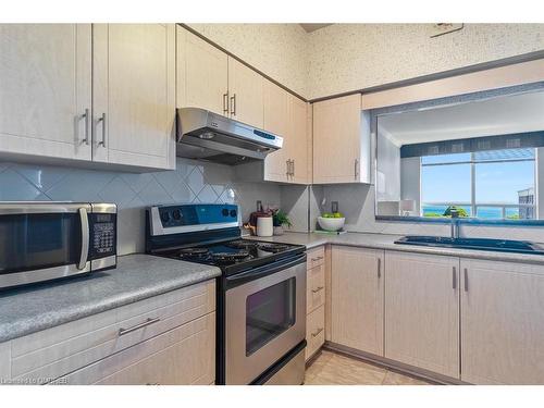 2514-100 Burloak Drive, Burlington, ON - Indoor Photo Showing Kitchen