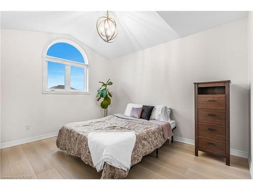 8383 Heikoop Crescent, Niagara Falls, ON - Indoor Photo Showing Bedroom