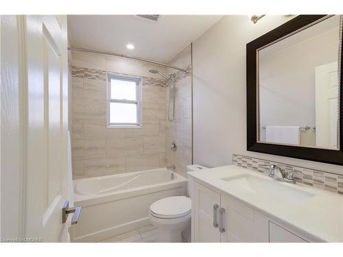 Upper-128 Winchester Boulevard, Hamilton, ON - Indoor Photo Showing Bathroom